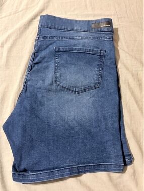 DKNY Bermuda Shorts